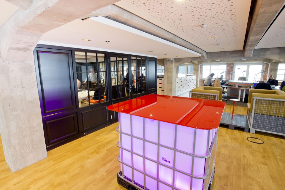 Firmenzentrale 1 Firmenzentrale 1